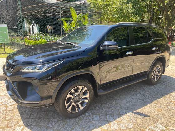 TOYOTA HILUX SW4 2.8 D-4D TURBO DIESEL DIAMOND 7L 4X4 AUTOMÁTICO TOYOTA HILUX SW4 2.8 D-4D TURBO DIESEL DIAMOND 7L 4X4 AUTOMÁTICO